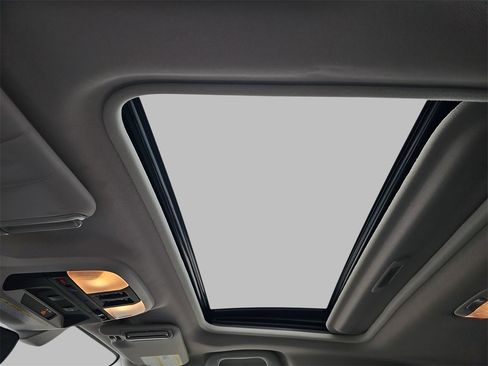 Certified 2023 Subaru Crosstrek 2.0i Premium image 31