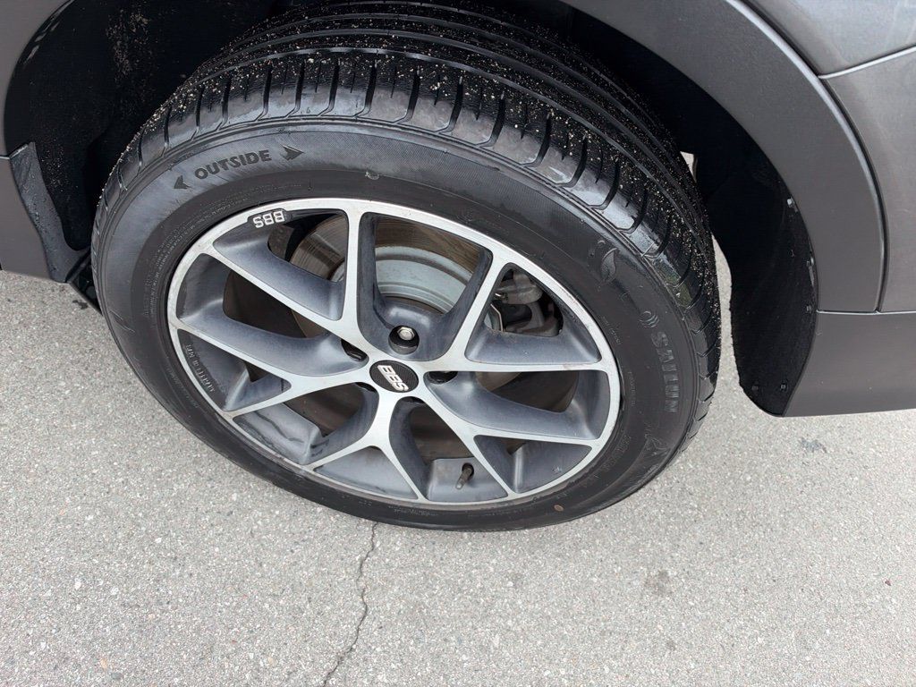 Used 2018 Ford Escape Titanium w/ Ford Safe & Smart Package FWD image 8