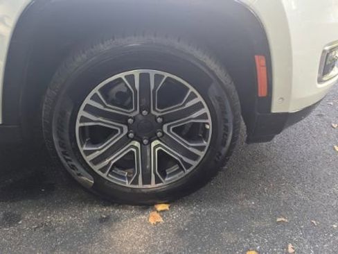 Used 2023 Jeep Wagoneer L Series II image 11