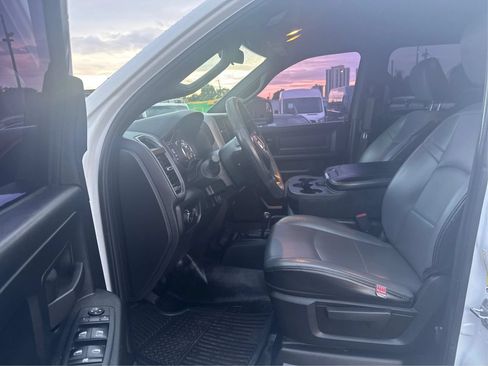 Used 2022 RAM 2500 Tradesman w/ Chrome Appearance Group AWD/4WD image 9