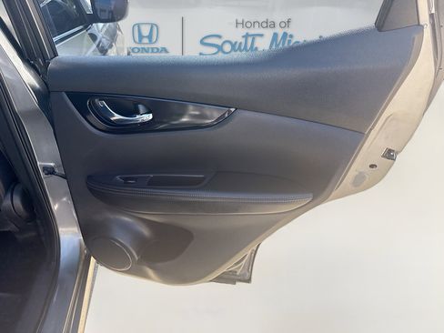 Used 2017 Nissan Rogue Sport SV image 30