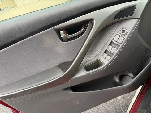 Used 2013 Hyundai Elantra GLS w/ Preferred Pkg FWD image 17