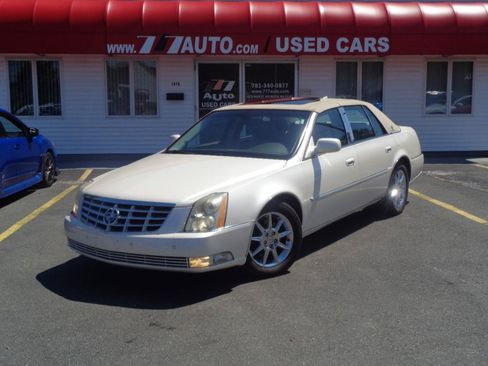 Used 2011 Cadillac DTS Luxury FWD image 1