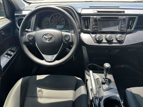 Used 2016 Toyota RAV4 LE FWD image 10