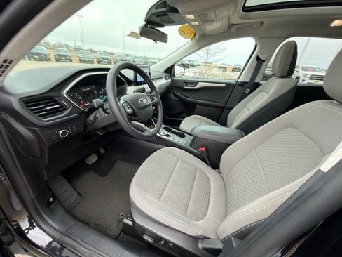 Used 2022 Ford Escape SE w/ SE Sport Appearance Package image 16