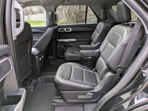 Used 2021 Ford Explorer XLT w/ Equipment Group 202A image 28