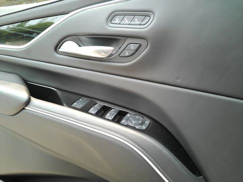 Used 2024 Cadillac Escalade ESV V w/ LPO, ONYX Package AWD/4WD image 25