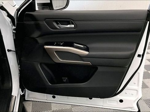 New 2025 Nissan Pathfinder Platinum w/ Lighting Package (N93) image 37