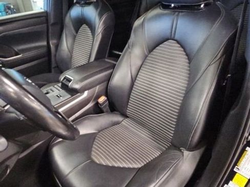 Used 2022 Toyota Highlander XSE image 22