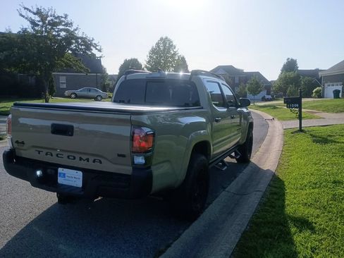 Used 2017 Toyota Tacoma TRD Sport w/ Tow Package (A/T) AWD/4WD image 6