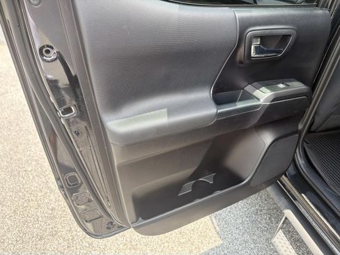 Used 2020 Toyota Tacoma TRD Off-Road AWD/4WD image 21