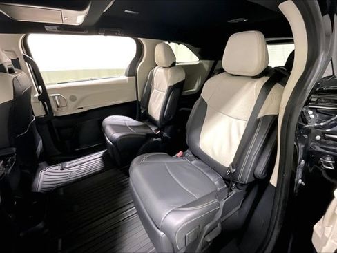 Used 2025 Toyota Sienna Limited AWD/4WD image 26