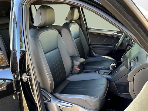 Used 2023 Volkswagen Tiguan SE R-Line image 29