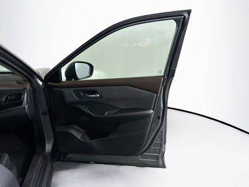 Used 2023 Nissan Rogue SV FWD image 33