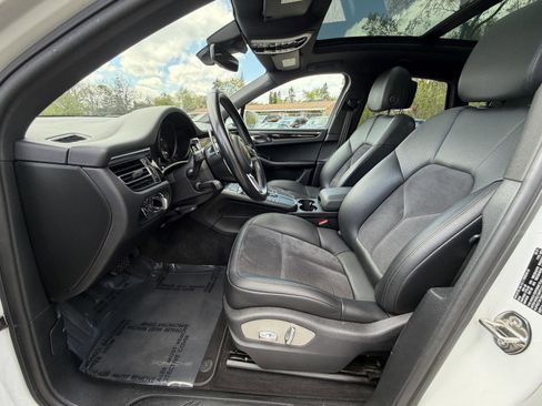 Used 2021 Porsche Macan w/ Premium Package AWD/4WD image 9