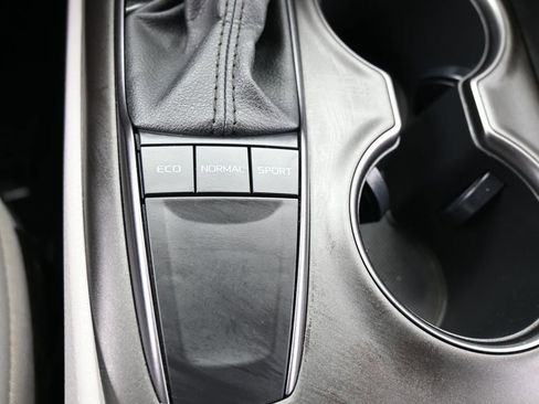 Used 2022 Toyota Camry SE image 26