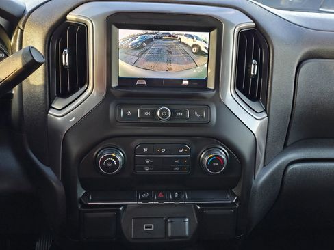 Used 2020 Chevrolet Silverado 1500 Custom w/ Custom Value Package image 17