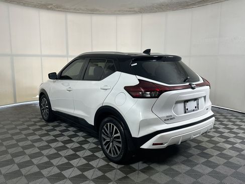 Used 2022 Nissan Kicks SV FWD image 5