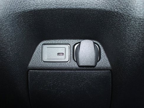 Used 2025 Mercedes-Benz Sprinter 2500 image 19