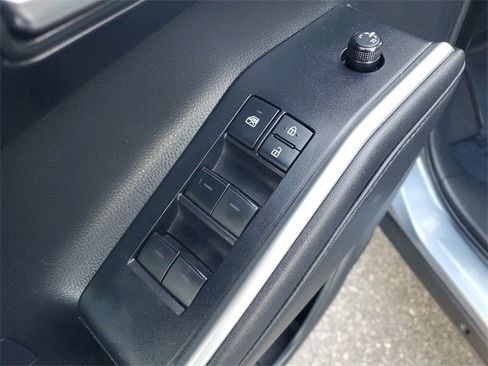 Used 2020 Toyota Highlander XLE image 16