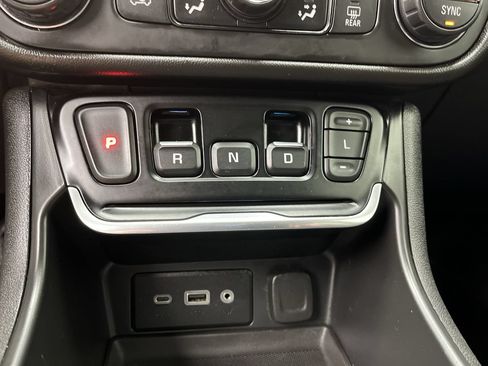 Used 2020 GMC Terrain SLE w/ Driver Convenience Package AWD/4WD image 24