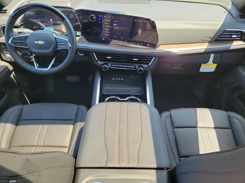 New 2026 Chevrolet Suburban High Country AWD/4WD image 16