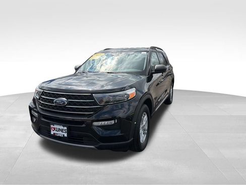 Used 2024 Ford Explorer XLT w/ Equipment Group 202A AWD/4WD image 5