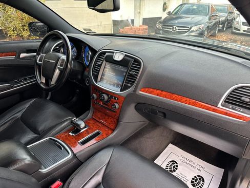 Used 2014 Chrysler 300 RWD image 40