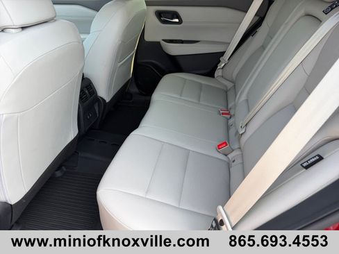 Used 2025 Nissan Rogue SV w/ SV Premium Package AWD/4WD image 14