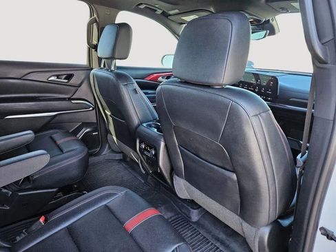 Used 2024 Chevrolet Traverse RS image 33