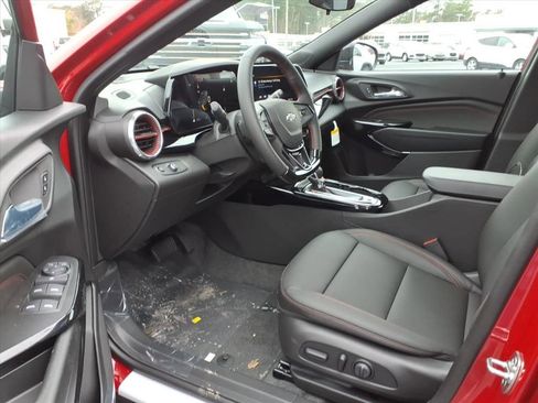 New 2026 Chevrolet Trax RS w/ Sunroof Package image 9