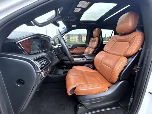Used 2020 Lincoln Navigator Reserve w/ Equipment Group 208A Reserve AWD/4WD image 10