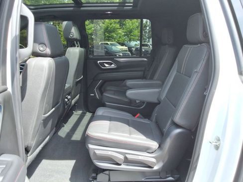 Certified 2023 Chevrolet Suburban RST w/ Luxury Package AWD/4WD image 19