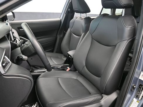 Used 2022 Toyota Corolla Cross XLE image 10