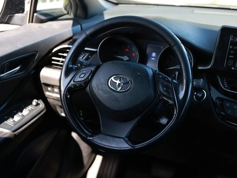 Used 2018 Toyota C-HR XLE FWD image 30