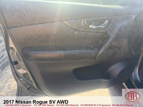 Used 2017 Nissan Rogue SV AWD/4WD image 9