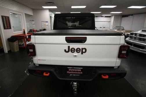 Used 2024 Jeep Gladiator Mojave w/ Technology Group AWD/4WD image 7