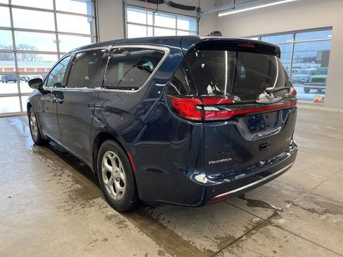 Certified 2024 Chrysler Pacifica Limited image 6