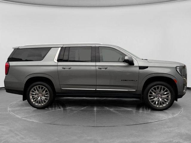 Used 2023 GMC Yukon XL Denali w/ Denali Reserve Package AWD/4WD image 2