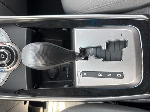 Used 2013 Hyundai Elantra GLS w/ Preferred Pkg image 14