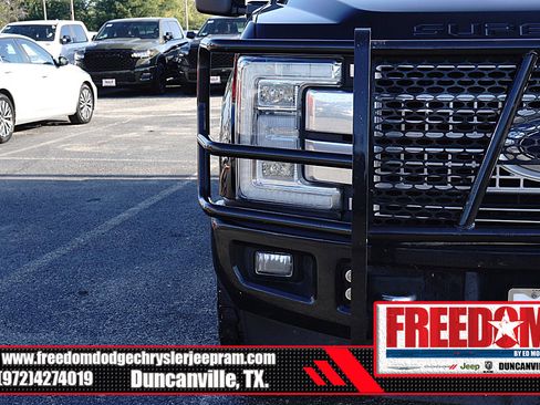 Used 2017 Ford F250 Platinum w/ Platinum Ultimate Package AWD/4WD image 42
