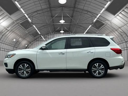 Used 2020 Nissan Pathfinder SV image 4