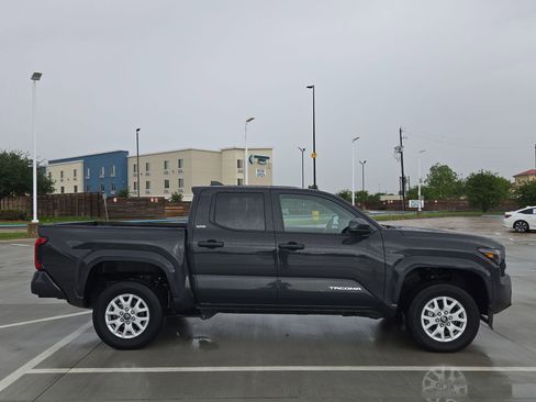 Used 2025 Toyota Tacoma SR5 AWD/4WD image 2