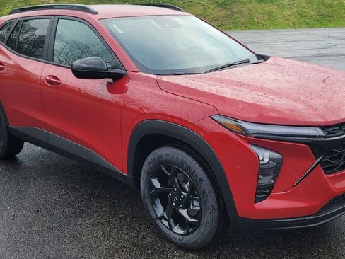 New 2026 Chevrolet Trax LT w/ Driver Confidence Package FWD image 2