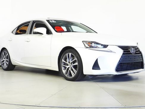 Used 2018 Lexus IS 300 RWD image 4