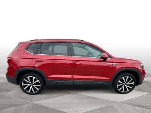 Used 2022 Volkswagen Taos SE w/ Panoramic Sunroof Package FWD image 9