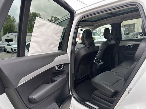 Used 2025 Volvo XC90 B5 Core image 16