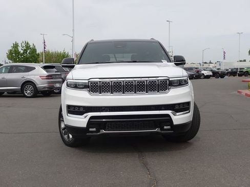 Used 2023 Jeep Grand Wagoneer Series III w/ HD Trailer Tow Package AWD/4WD image 3