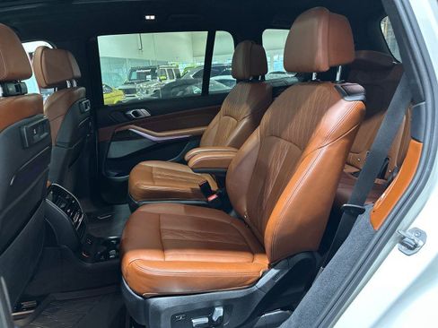 Used 2020 BMW X7 M50i w/ Dynamic Handling Package AWD/4WD image 43