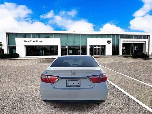 Used 2017 Toyota Camry LE image 7